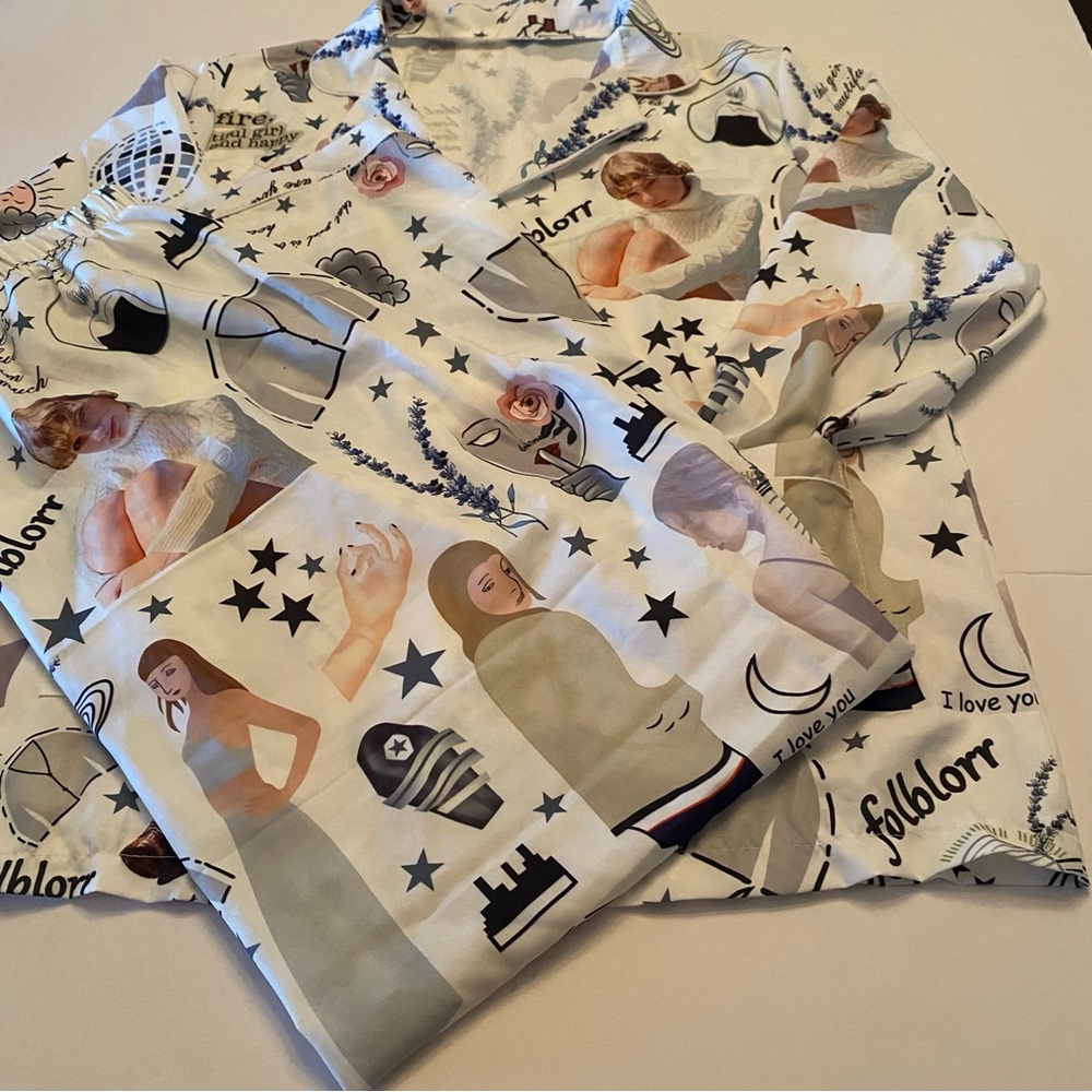 Taylor Swift themed 2 piece Pajama Set.  size XL.